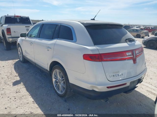 Photo 2 VIN: 2LMHJ5ATXFBL03283 - LINCOLN MKT 