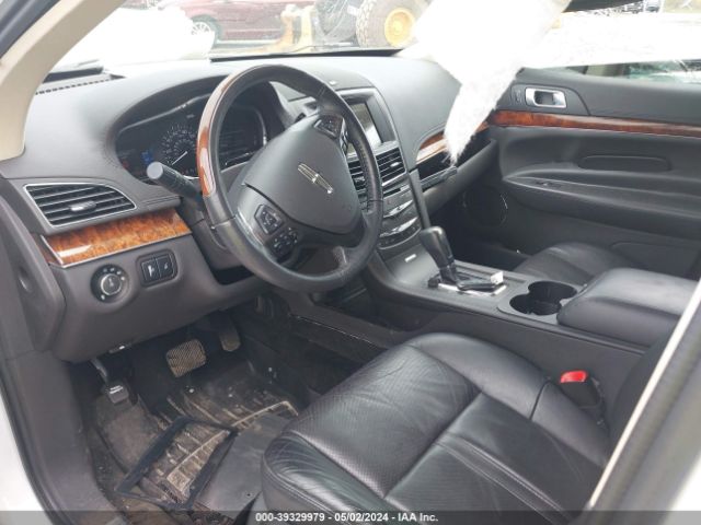 Photo 4 VIN: 2LMHJ5ATXJBL01672 - LINCOLN MKT 