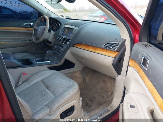 Photo 4 VIN: 2LMHJ5FR0CBL51920 - LINCOLN MKT 