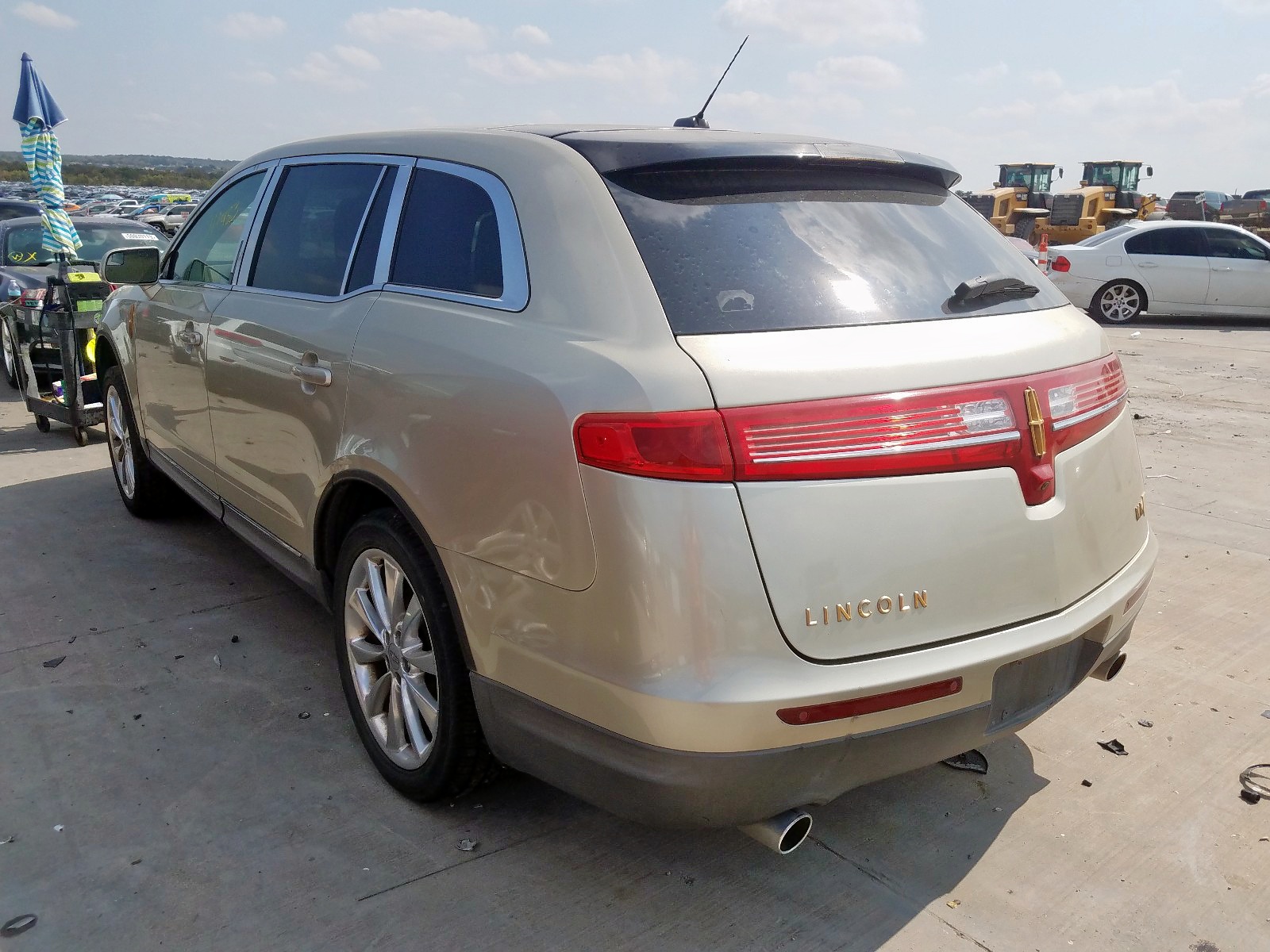 Photo 2 VIN: 2LMHJ5FR1ABJ06749 - LINCOLN MKT 