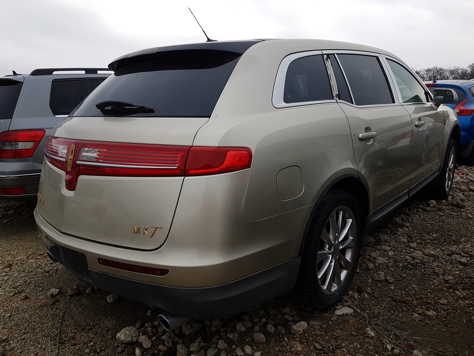 Photo 3 VIN: 2LMHJ5FR1ABJ06749 - LINCOLN MKT 