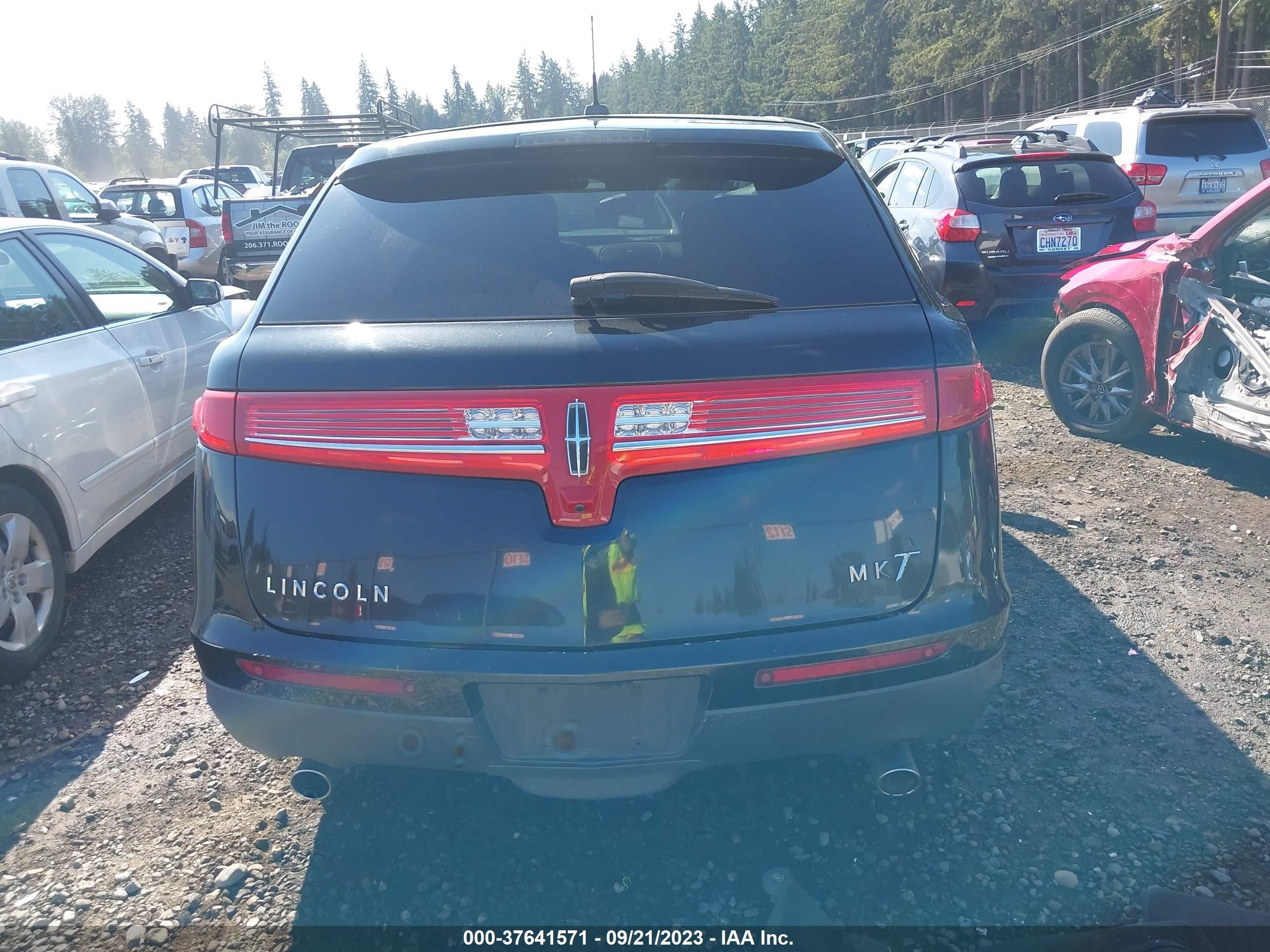 Photo 16 VIN: 2LMHJ5FR1ABJ17704 - LINCOLN MKT 