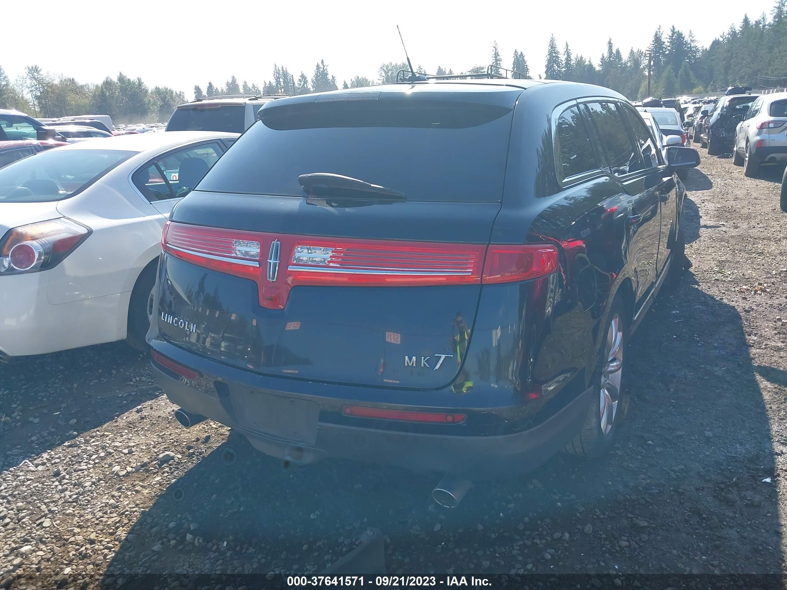 Photo 3 VIN: 2LMHJ5FR1ABJ17704 - LINCOLN MKT 