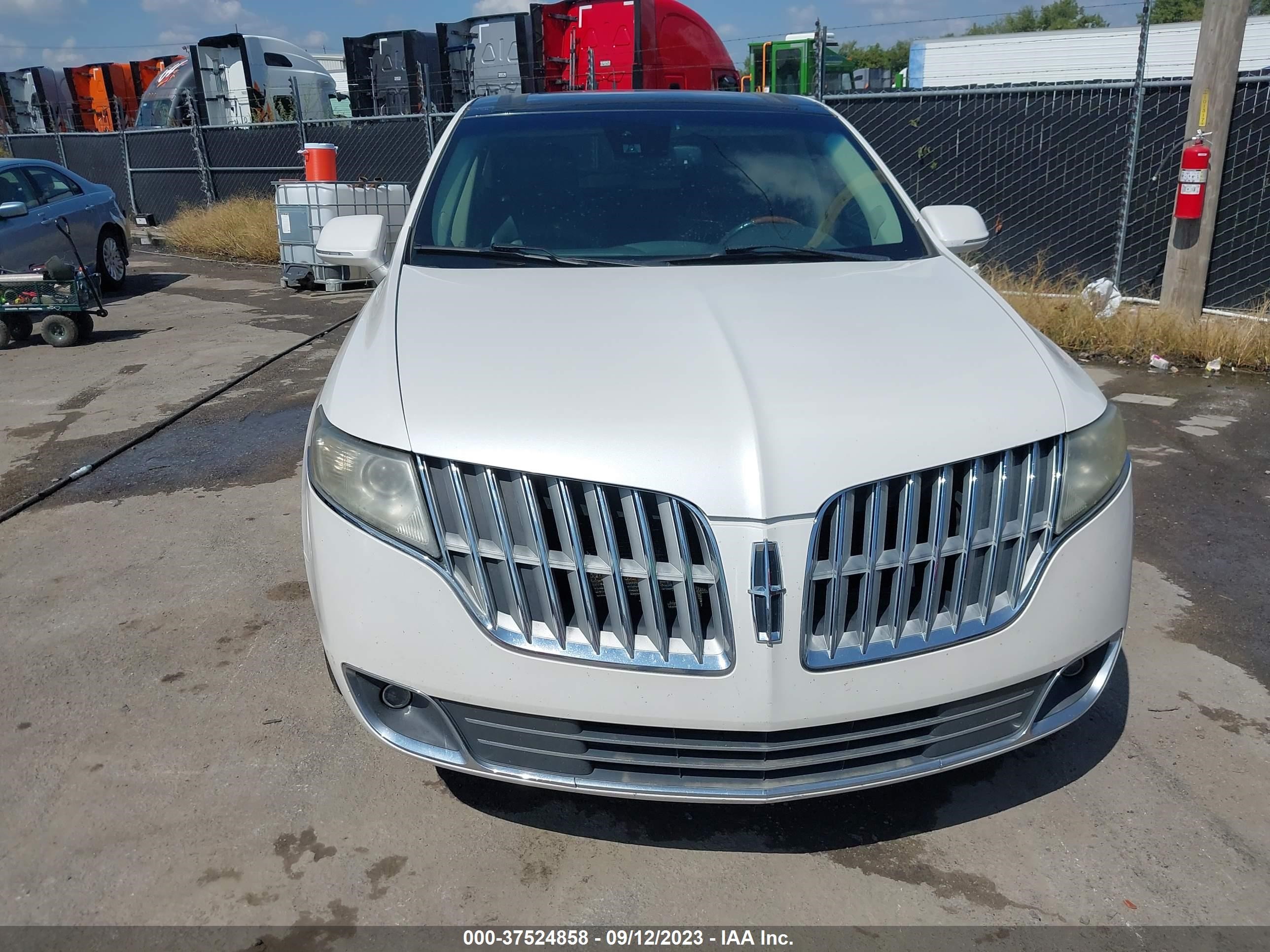 Photo 11 VIN: 2LMHJ5FR1BBJ54236 - LINCOLN MKT 