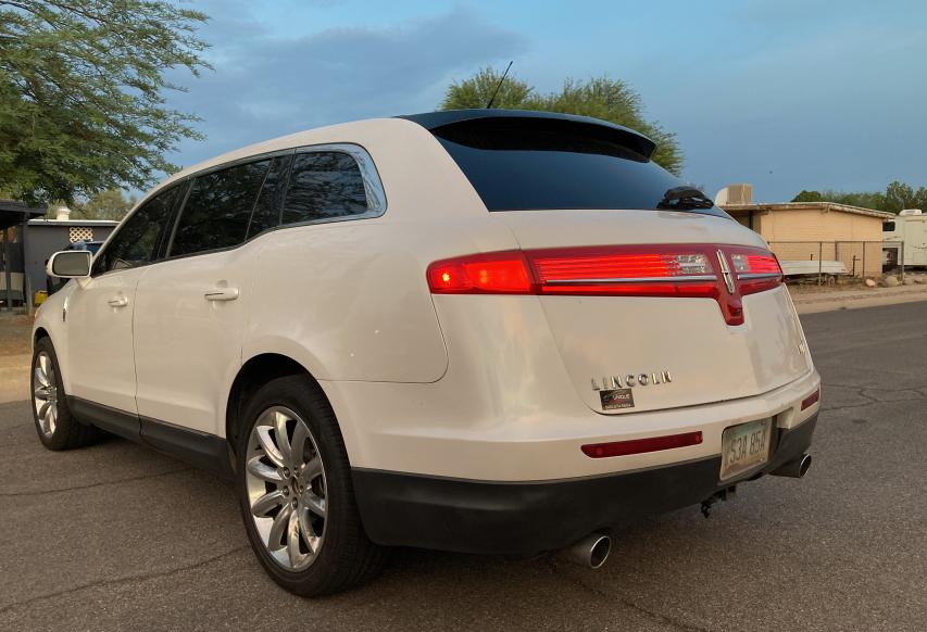 Photo 2 VIN: 2LMHJ5FR2ABJ20322 - LINCOLN MKT 