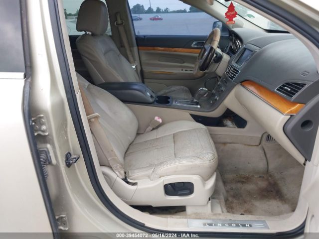 Photo 4 VIN: 2LMHJ5FR4ABJ20726 - LINCOLN MKT 