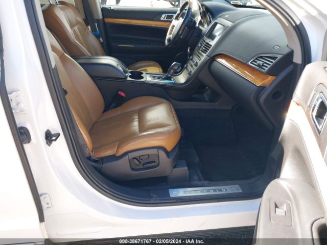 Photo 4 VIN: 2LMHJ5FR6BBJ50151 - LINCOLN MKT 