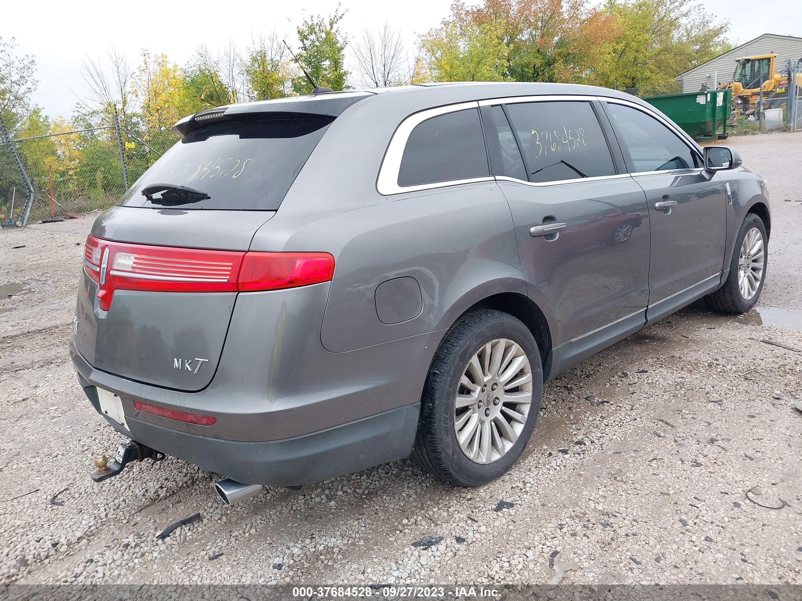 Photo 3 VIN: 2LMHJ5FR7ABJ04472 - LINCOLN MKT 