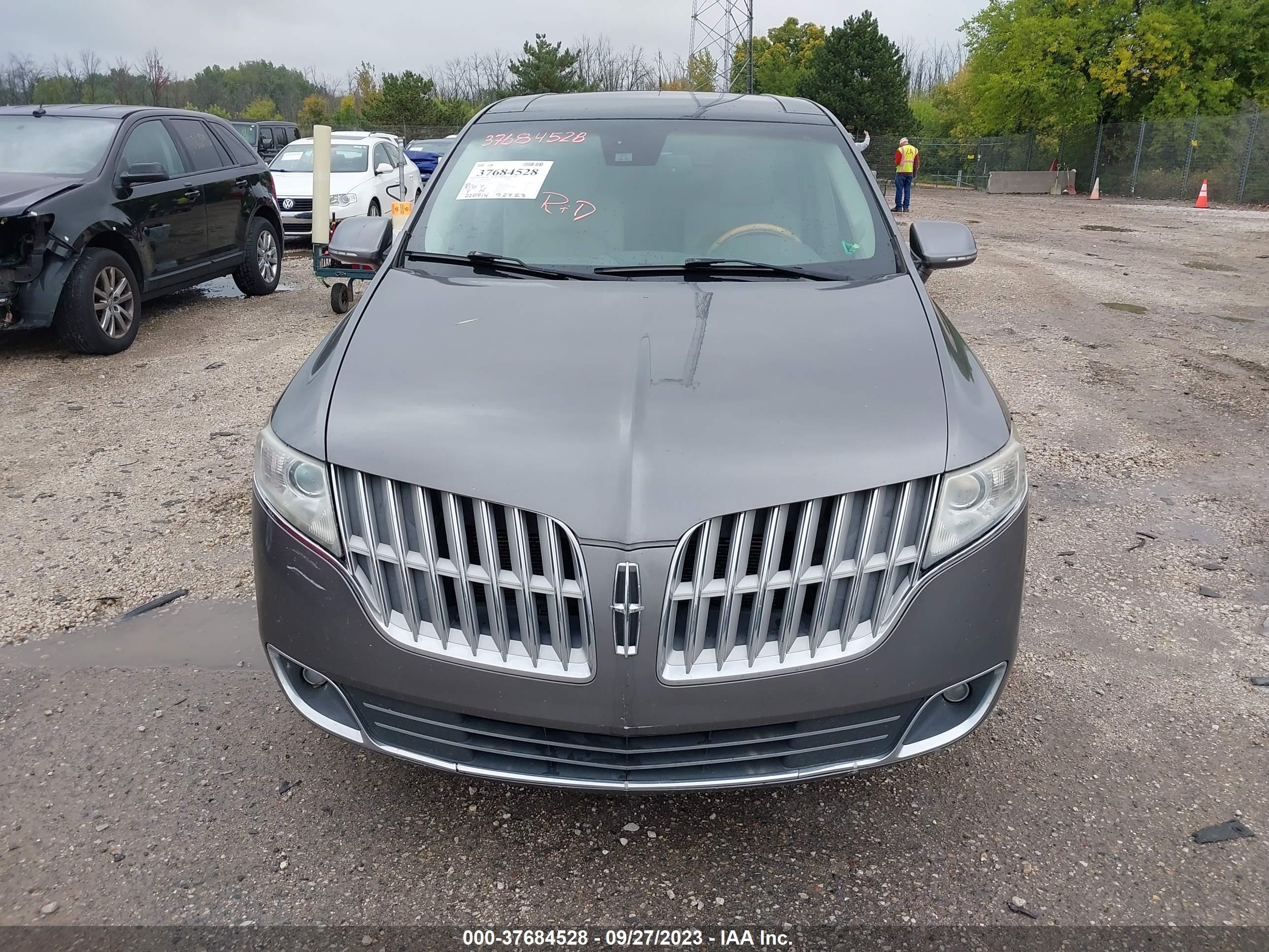 Photo 5 VIN: 2LMHJ5FR7ABJ04472 - LINCOLN MKT 