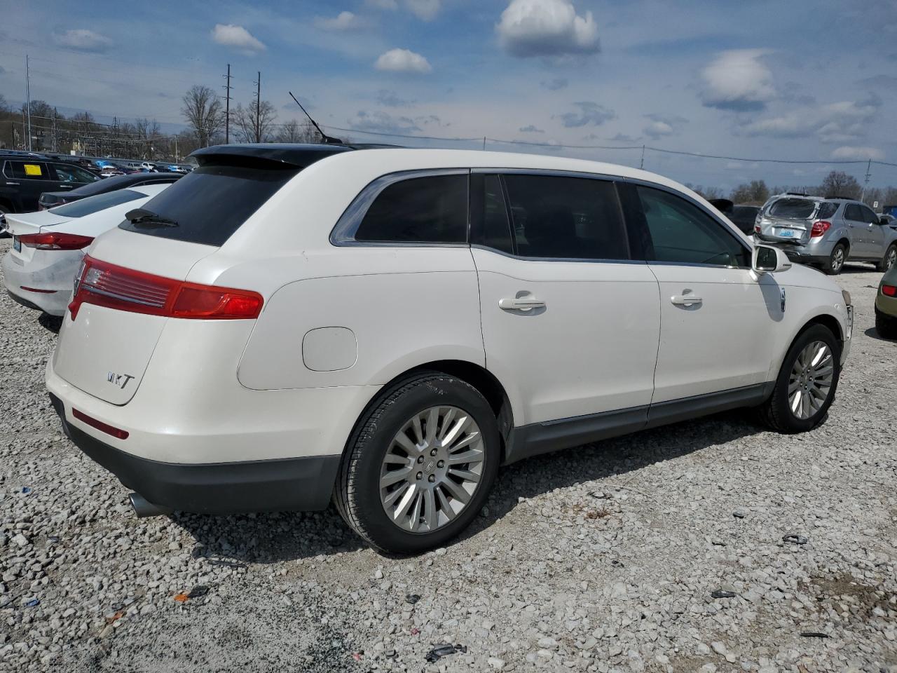 Photo 2 VIN: 2LMHJ5FR7CBL54569 - LINCOLN MKT 