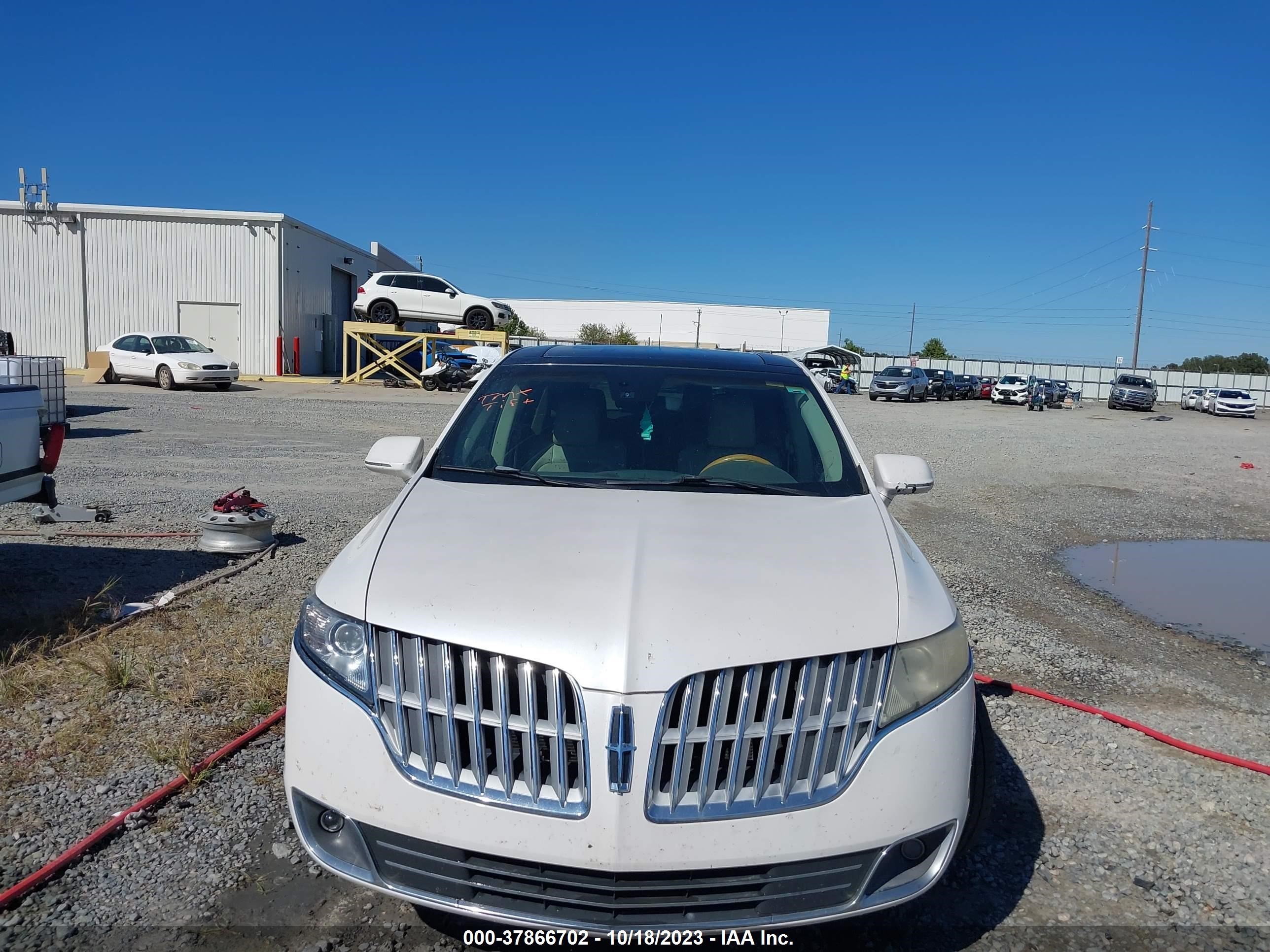 Photo 5 VIN: 2LMHJ5FR9ABJ06093 - LINCOLN MKT 