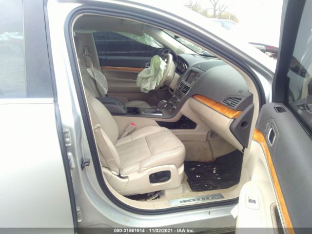 Photo 4 VIN: 2LMHJ5FR9BBJ53805 - LINCOLN MKT 