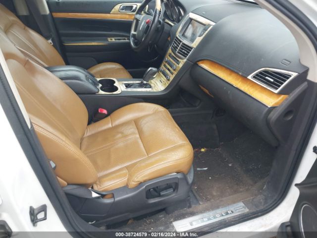 Photo 4 VIN: 2LMHJ5FRXBBJ50976 - LINCOLN MKT 