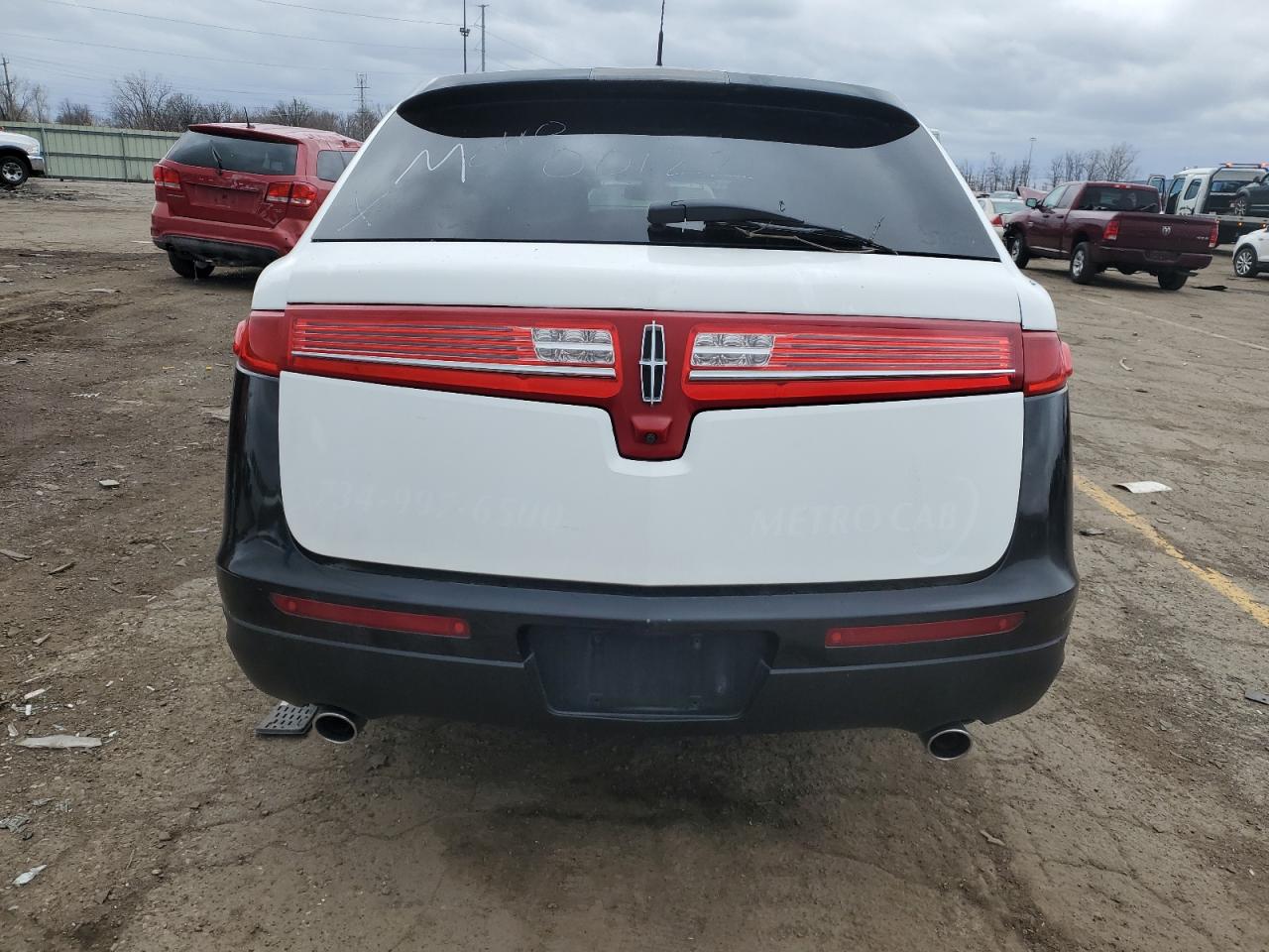 Photo 5 VIN: 2LMHJ5NK1JBL00122 - LINCOLN MKT 