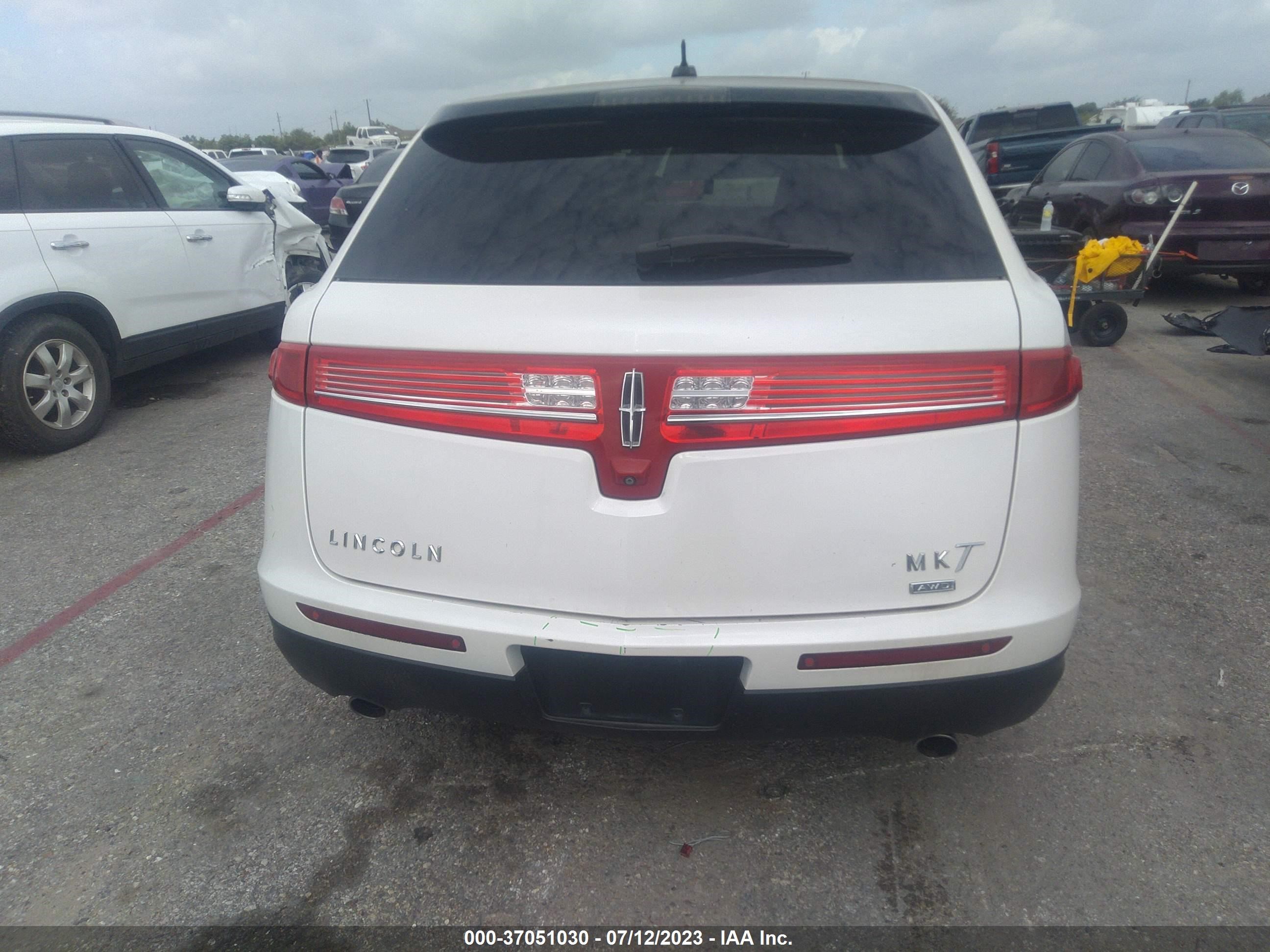 Photo 14 VIN: 2LMHJ5NK3FBL02378 - LINCOLN MKT 