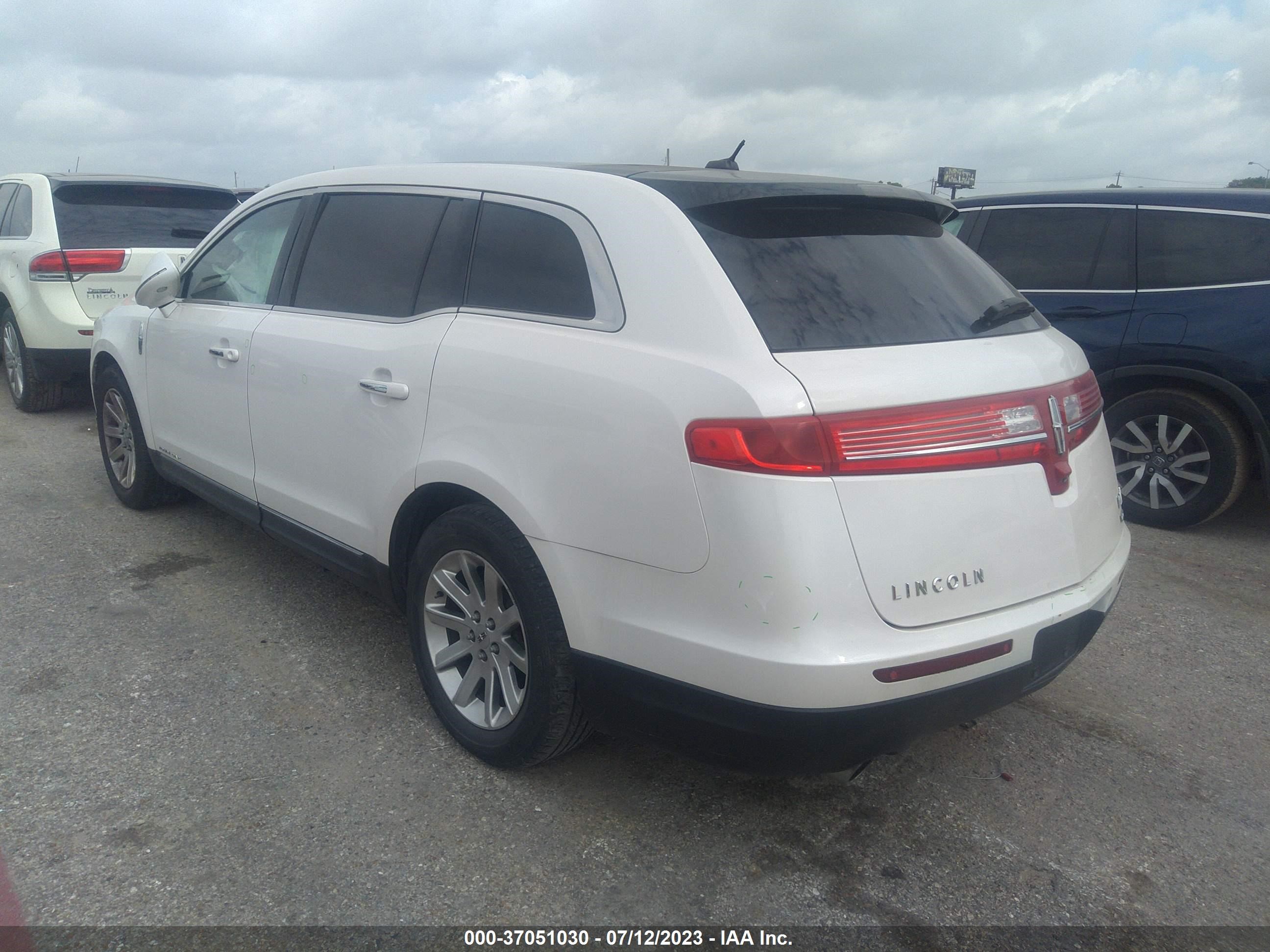 Photo 2 VIN: 2LMHJ5NK3FBL02378 - LINCOLN MKT 