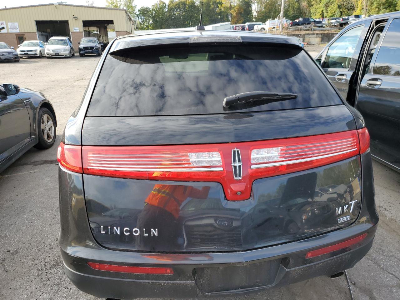 Photo 5 VIN: 2LMHJ5NK4FBL02812 - LINCOLN MKT 