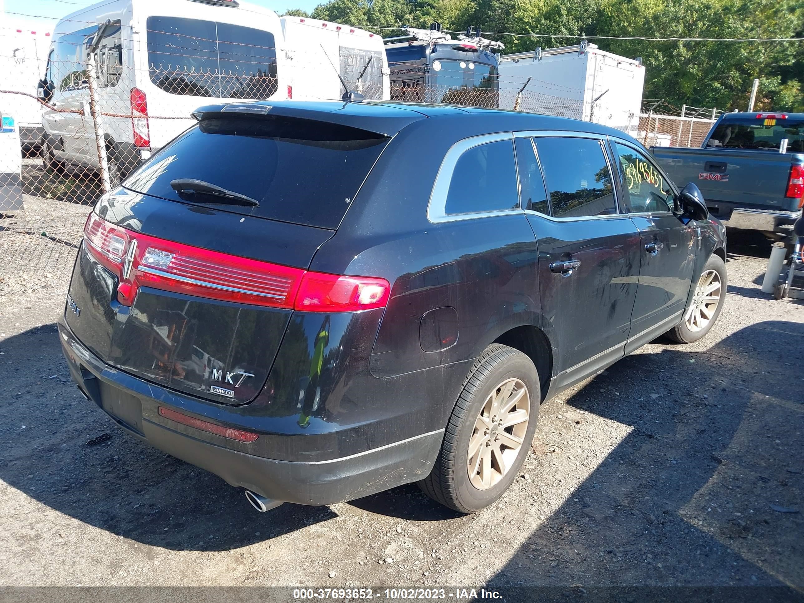 Photo 3 VIN: 2LMHJ5NK7JBL02635 - LINCOLN MKT 