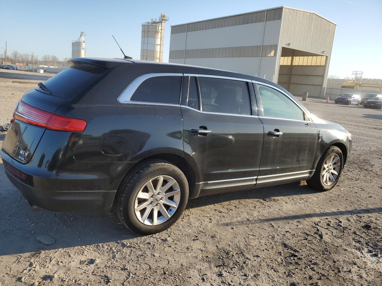 Photo 2 VIN: 2LMHJ5NK9FBL00442 - LINCOLN MKT 