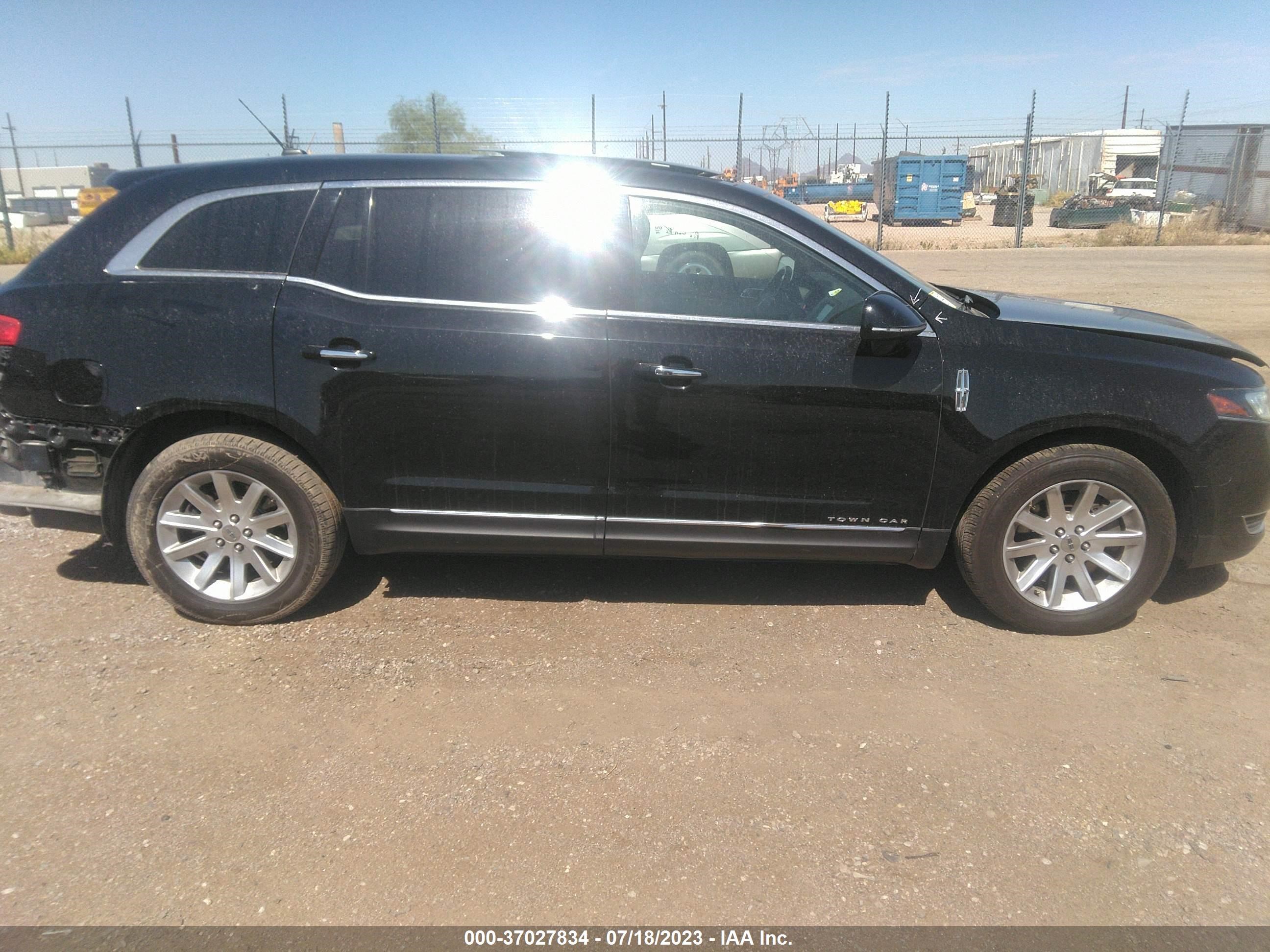 Photo 12 VIN: 2LMHJ5NKXKBL00394 - LINCOLN MKT 