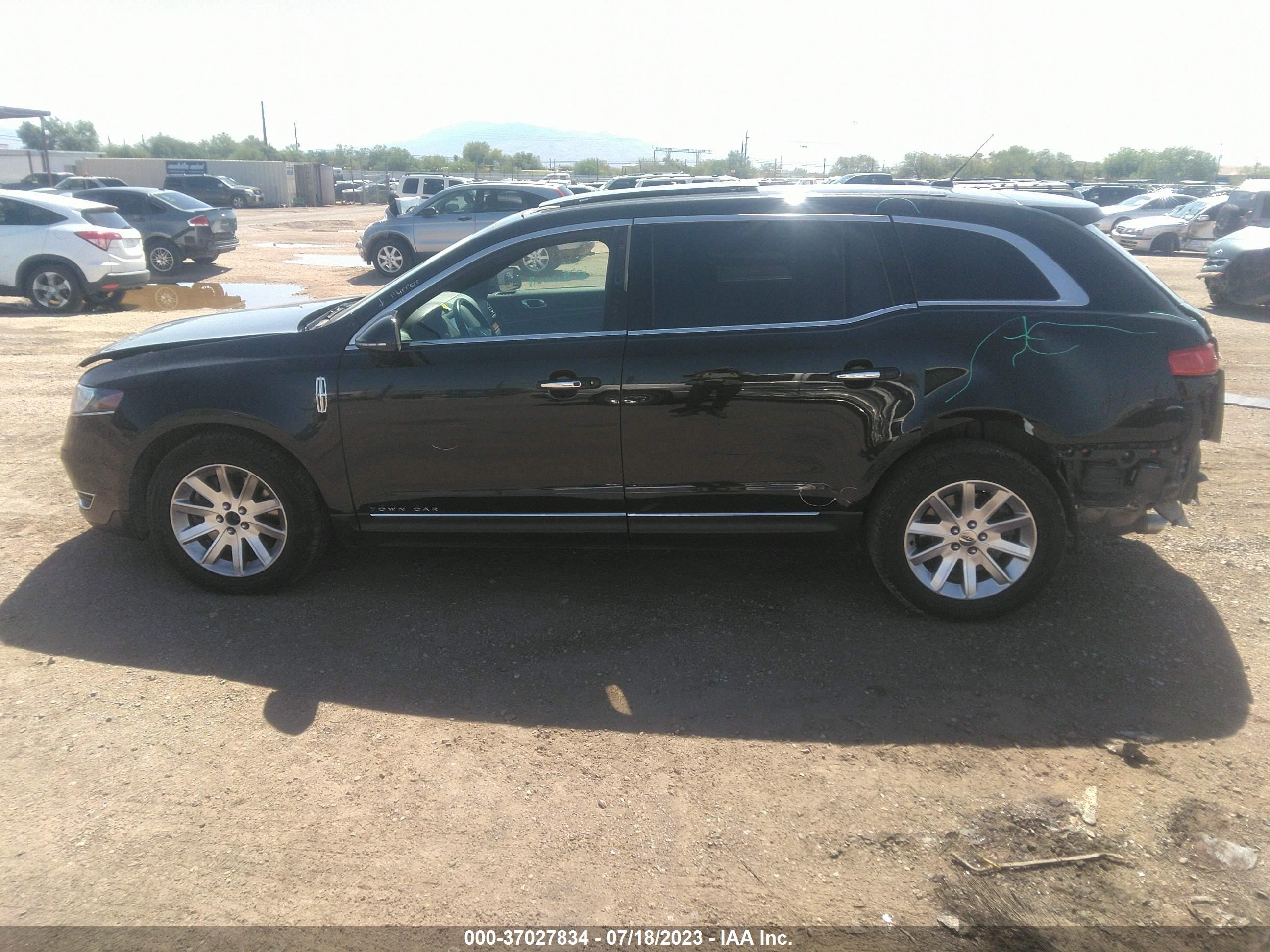 Photo 13 VIN: 2LMHJ5NKXKBL00394 - LINCOLN MKT 