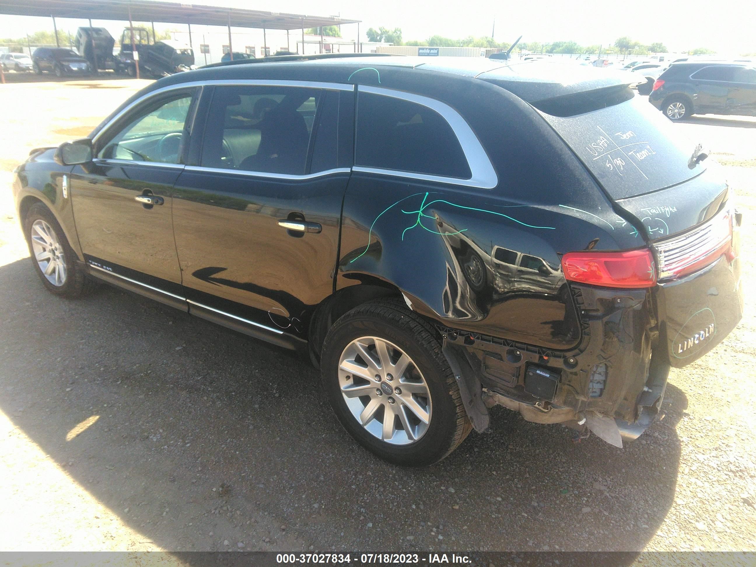 Photo 2 VIN: 2LMHJ5NKXKBL00394 - LINCOLN MKT 