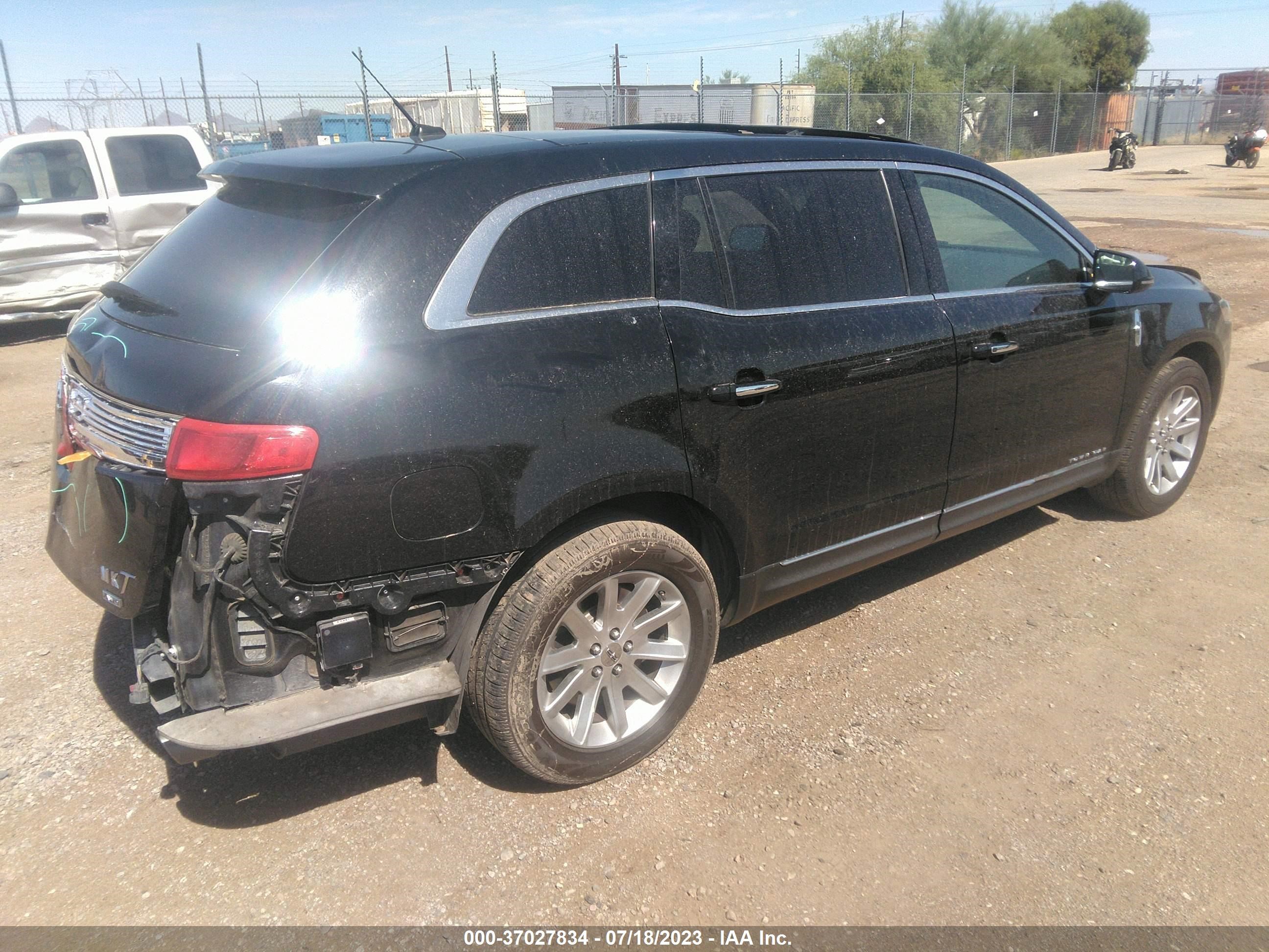 Photo 3 VIN: 2LMHJ5NKXKBL00394 - LINCOLN MKT 