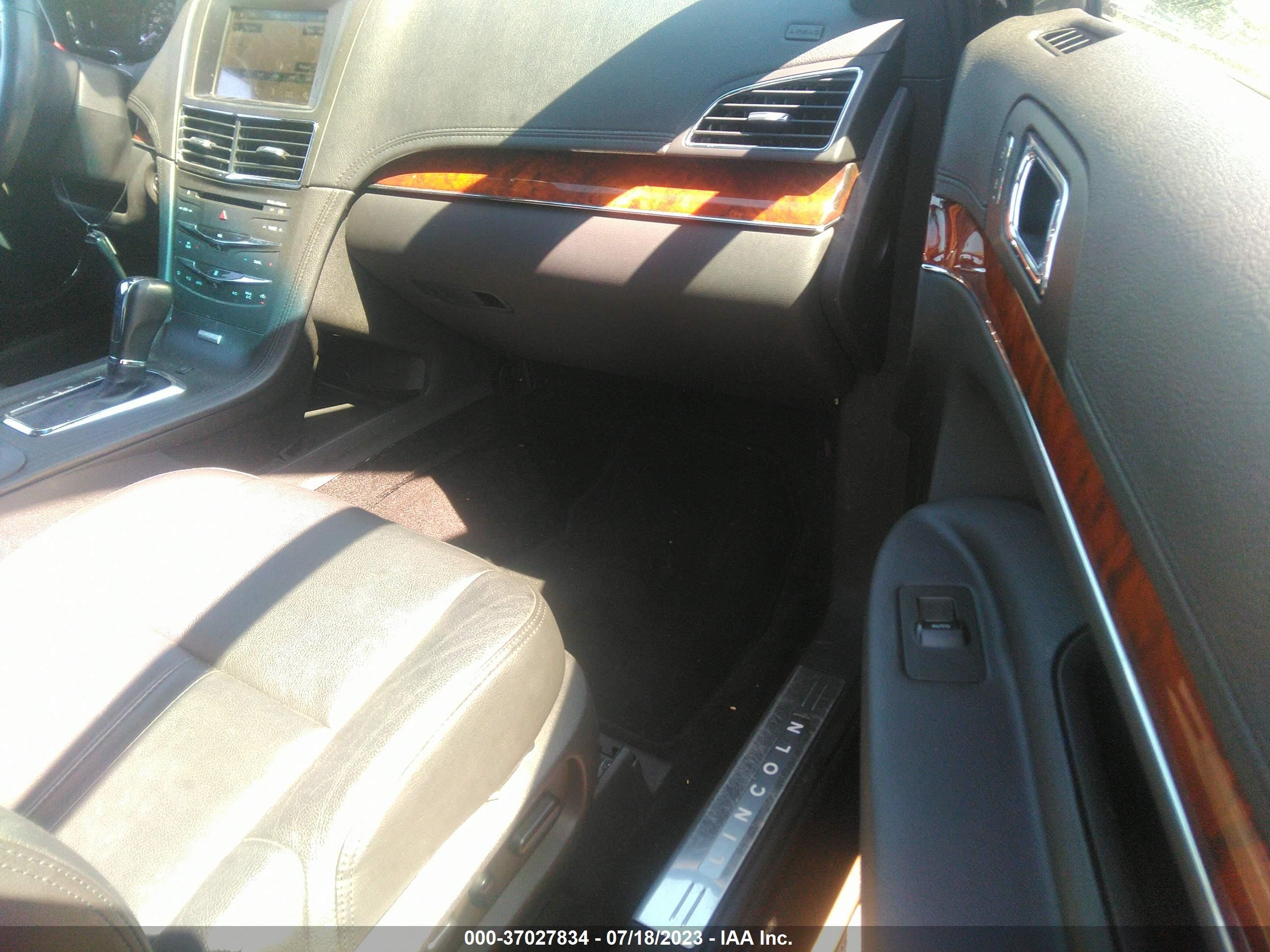 Photo 4 VIN: 2LMHJ5NKXKBL00394 - LINCOLN MKT 