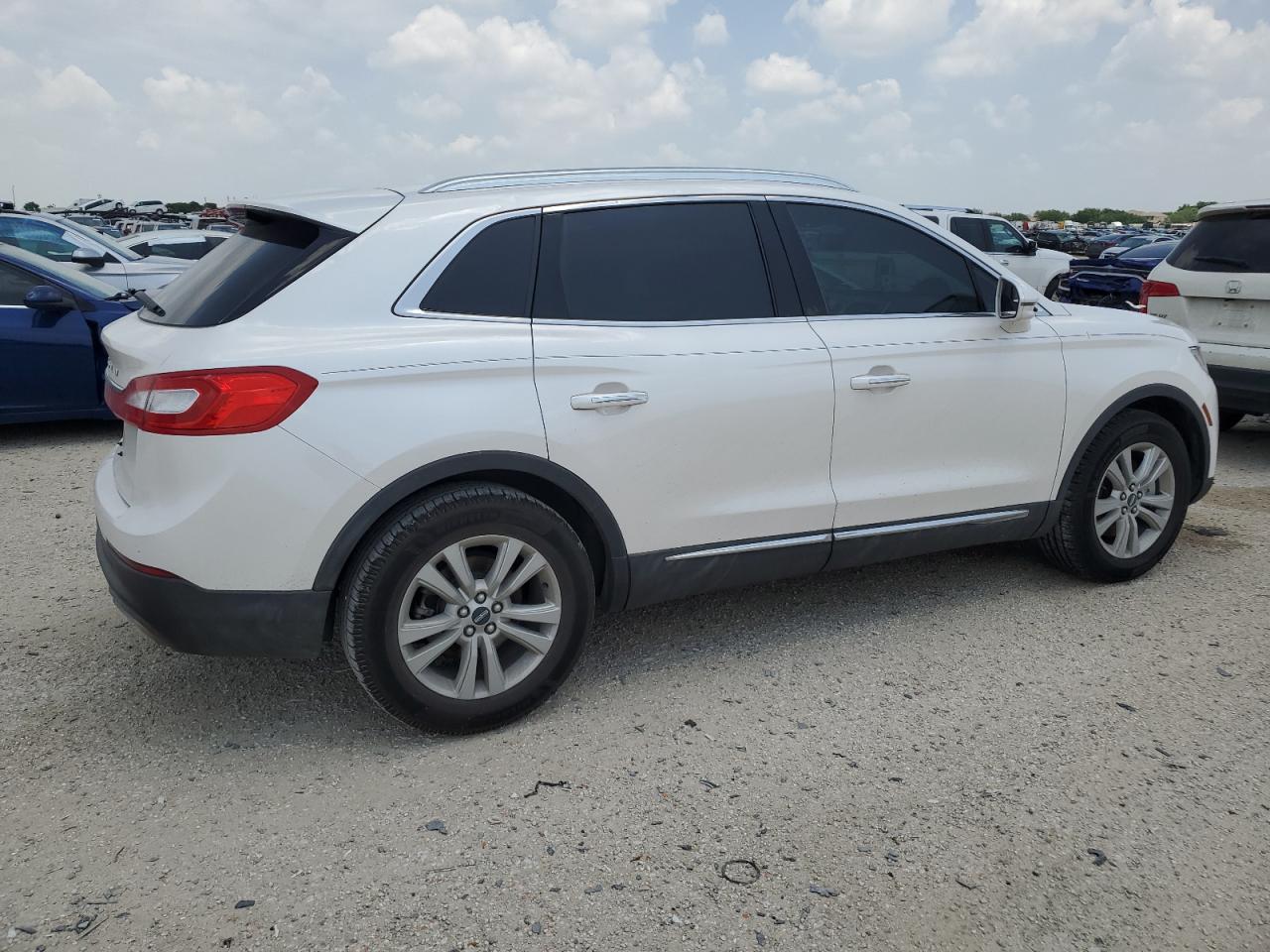 Photo 2 VIN: 2LMPJ6JR3JBL35328 - LINCOLN MKX 