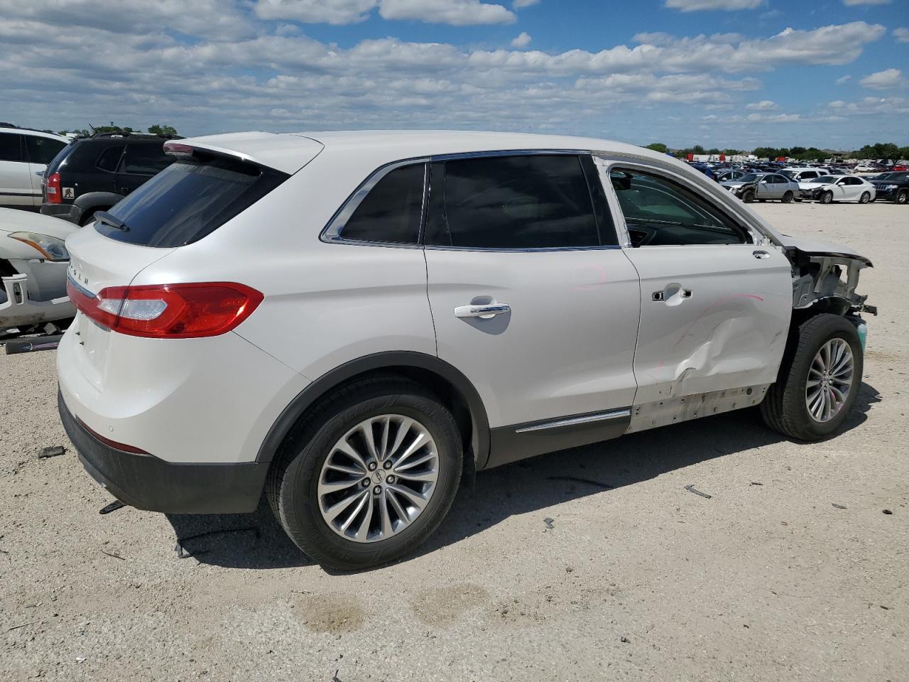 Photo 2 VIN: 2LMPJ6KRXGBL33566 - LINCOLN MKX 