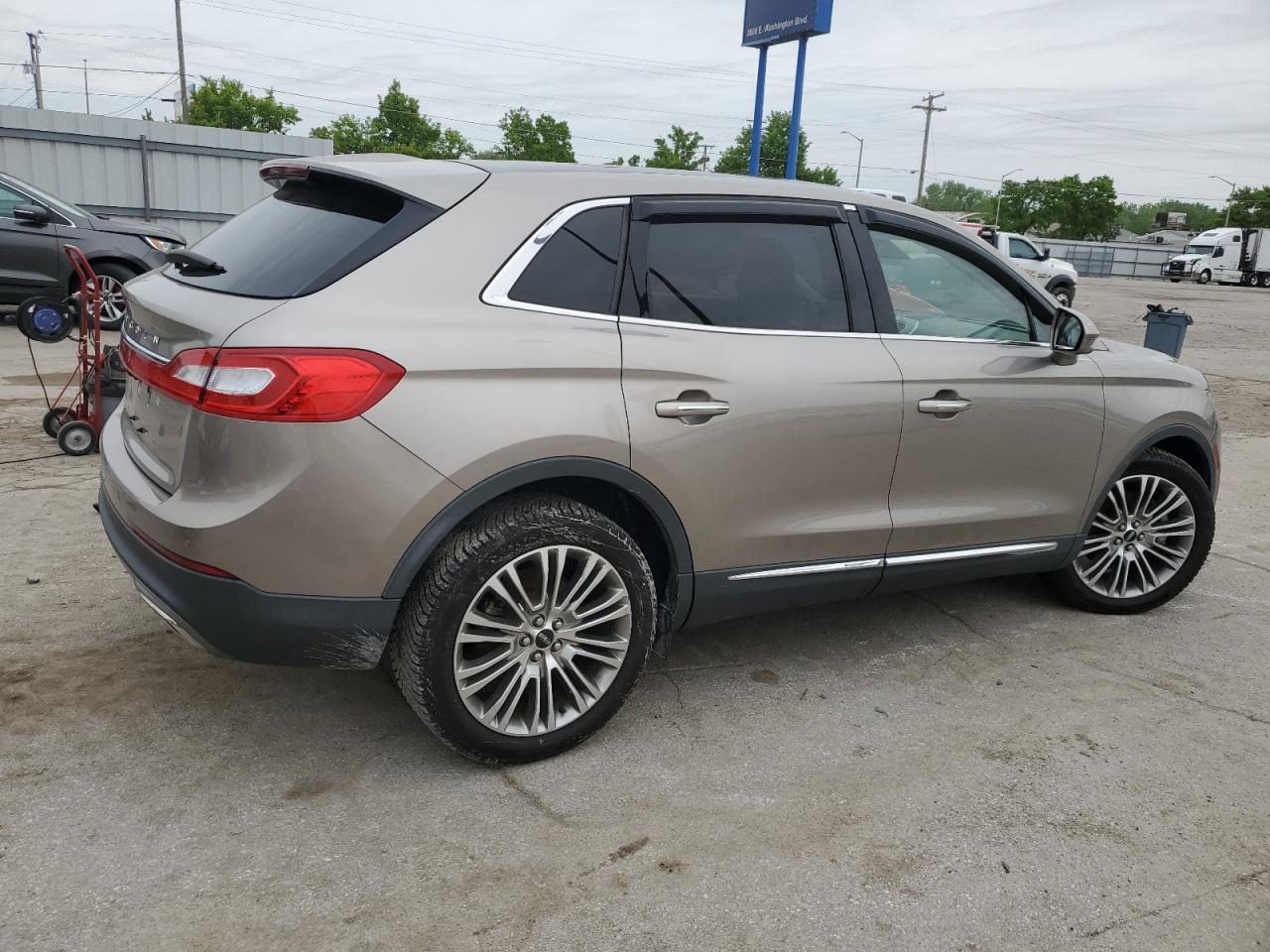 Photo 2 VIN: 2LMPJ6LR5JBL13361 - LINCOLN MKX 