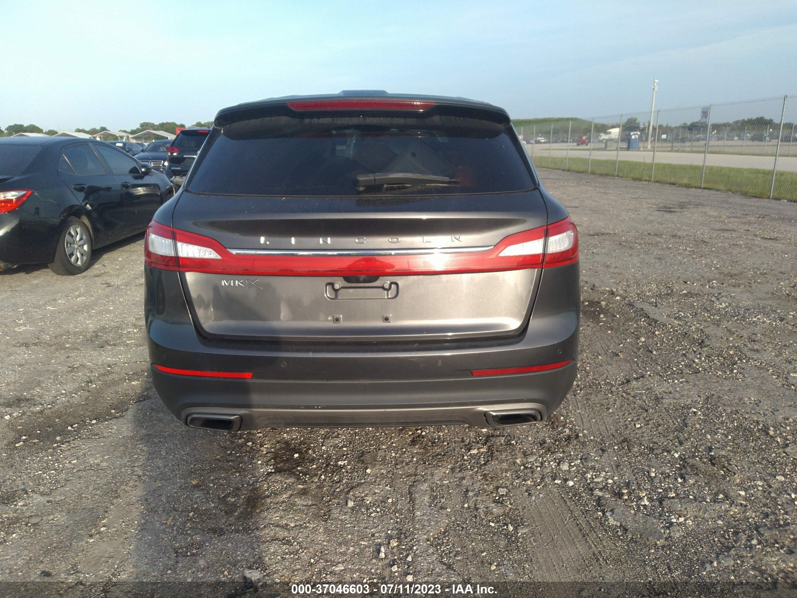 Photo 15 VIN: 2LMPJ6LR8JBL30722 - LINCOLN MKX 