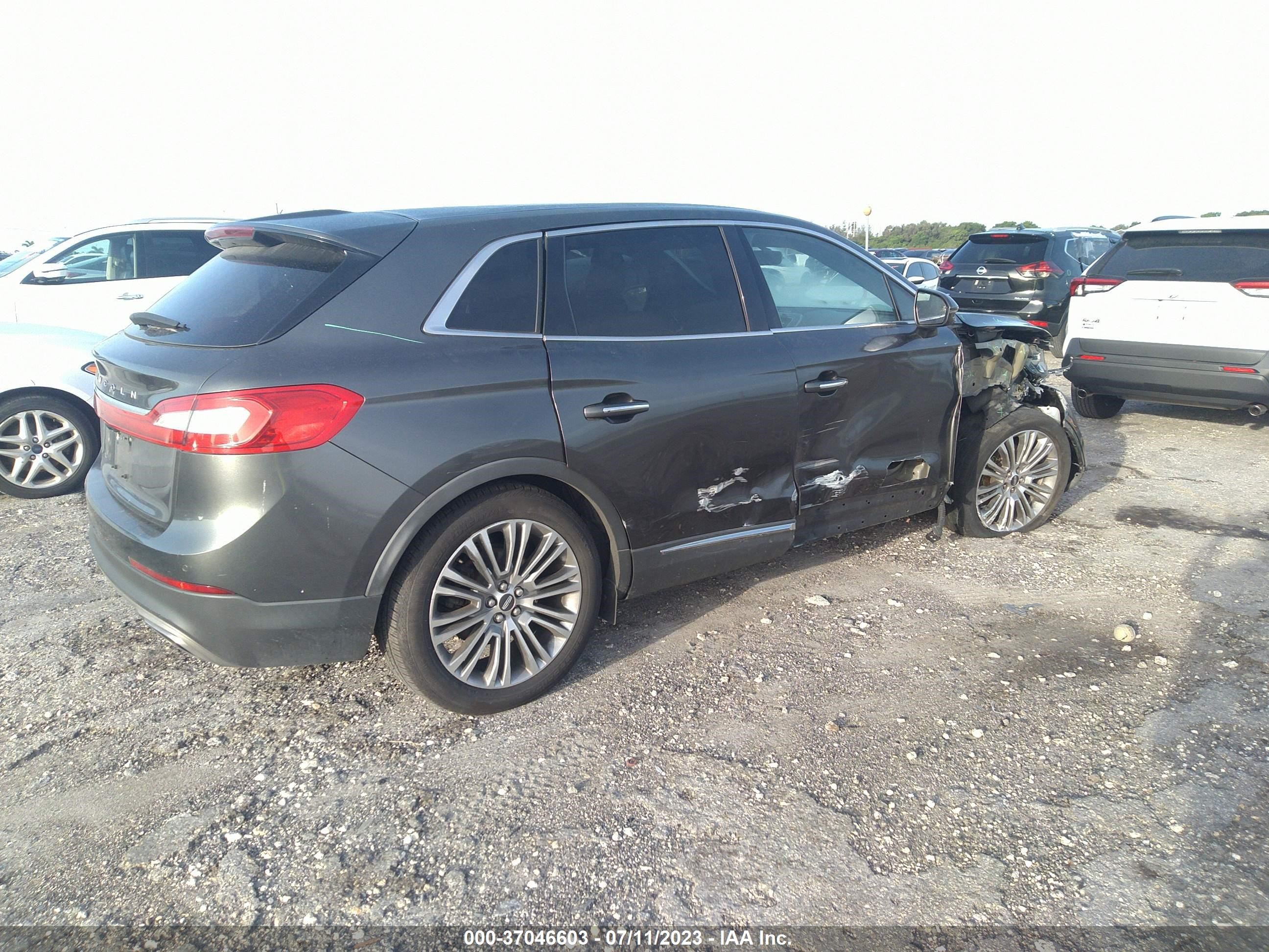 Photo 3 VIN: 2LMPJ6LR8JBL30722 - LINCOLN MKX 