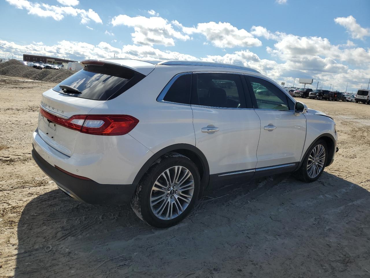 Photo 2 VIN: 2LMPJ6LR8JBL39131 - LINCOLN MKX 