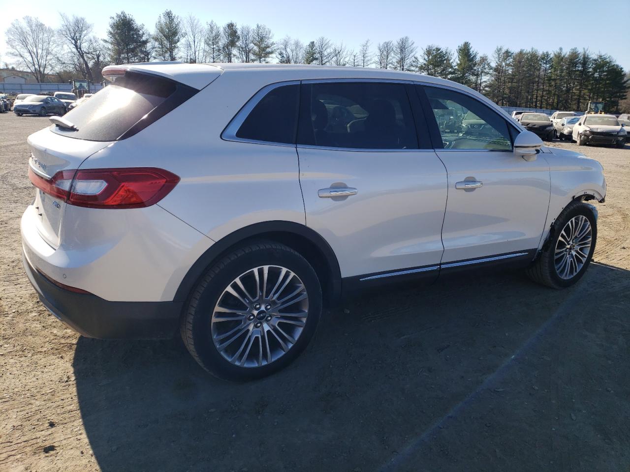 Photo 2 VIN: 2LMPJ8LR3JBL18246 - LINCOLN MKX 