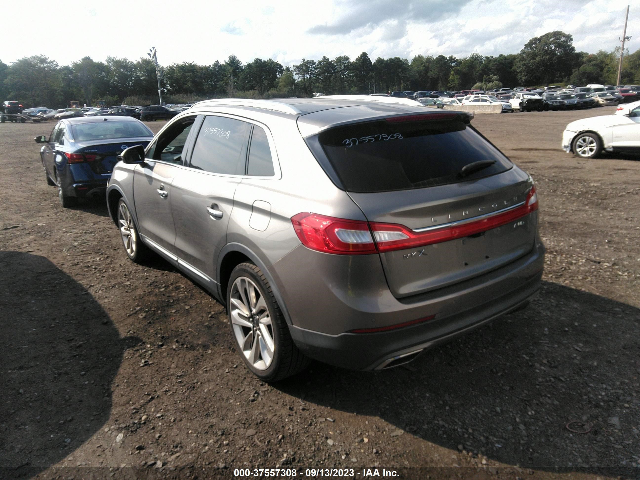 Photo 2 VIN: 2LMTJ8LR4GBL63946 - LINCOLN MKX 