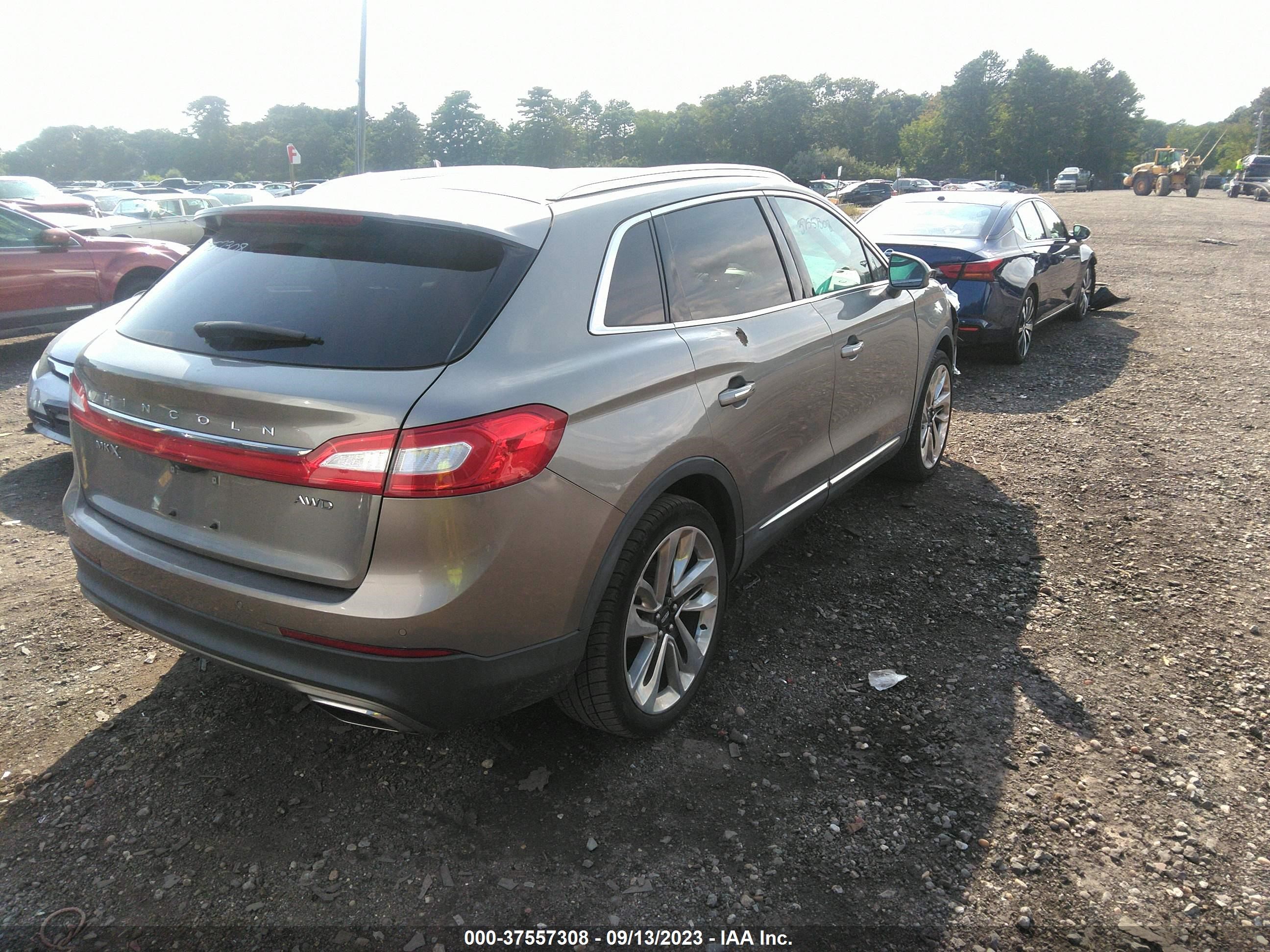 Photo 3 VIN: 2LMTJ8LR4GBL63946 - LINCOLN MKX 