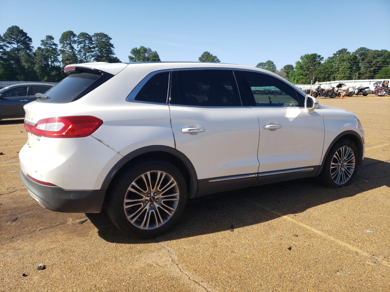 Photo 2 VIN: 2LMTJ8LR7GBL41715 - LINCOLN MKX 