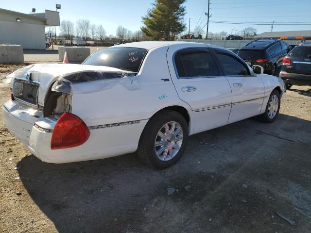 Photo 2 VIN: 2LNBL8CV0AX611327 - LINCOLN TOWN CAR S 