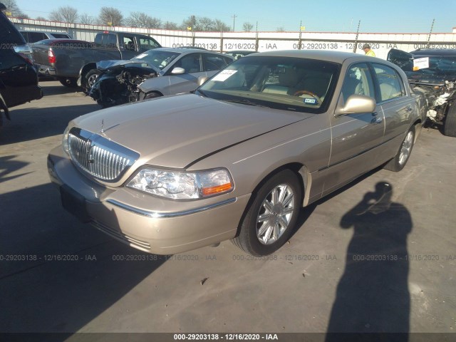 Photo 1 VIN: 2LNBL8CV0AX623543 - LINCOLN TOWN CAR 