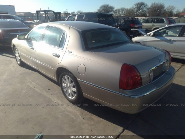 Photo 2 VIN: 2LNBL8CV0AX623543 - LINCOLN TOWN CAR 