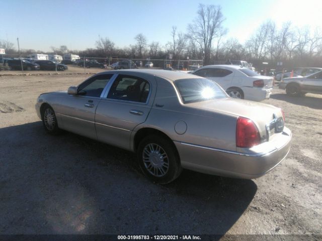 Photo 2 VIN: 2LNBL8CV0AX624496 - LINCOLN TOWN CAR 