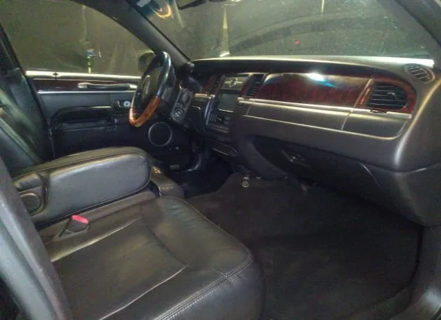 Photo 4 VIN: 2LNBL8CV0BX750200 - LINCOLN TOWN CAR 