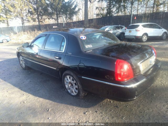 Photo 2 VIN: 2LNBL8CV0BX753243 - LINCOLN TOWN CAR 