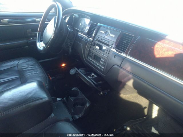 Photo 4 VIN: 2LNBL8CV0BX753243 - LINCOLN TOWN CAR 