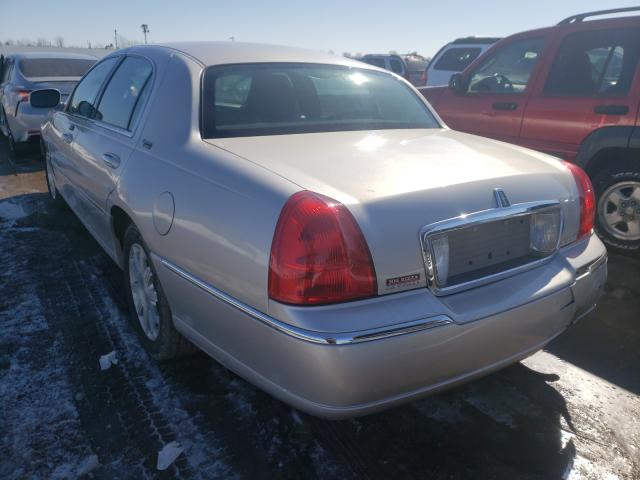 Photo 2 VIN: 2LNBL8CV0BX753890 - LINCOLN TOWN CAR S 