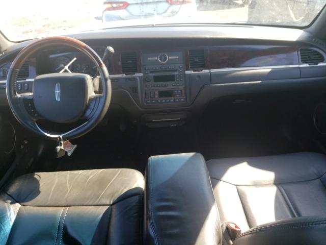 Photo 8 VIN: 2LNBL8CV0BX753890 - LINCOLN TOWN CAR S 