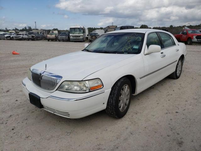 Photo 1 VIN: 2LNBL8CV0BX754098 - LINCOLN TOWN CAR S 