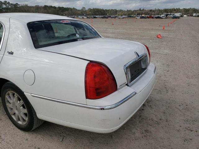 Photo 8 VIN: 2LNBL8CV0BX754098 - LINCOLN TOWN CAR S 