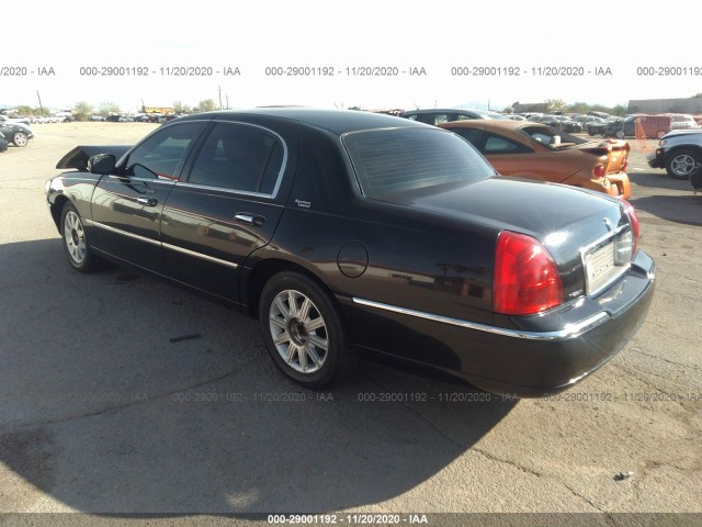 Photo 2 VIN: 2LNBL8CV0BX757230 - LINCOLN TOWN CAR 